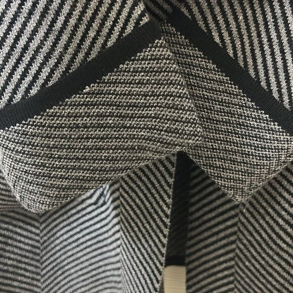 Kathy Ireland Plaid Gray/Black Open Front Sweater Blazer(Size Medium) - Picture 7 of 8